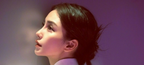 Angelababy时尚大片曝光 着薄纱长裙温柔优雅