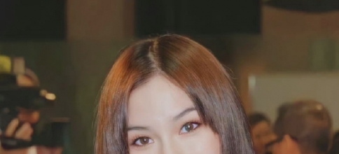 Angelababy早期旧照胶原蛋白满满 五官精致似洋娃娃