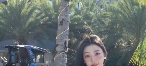 夏天到了，快学易梦玲用高级性感美得大大方方