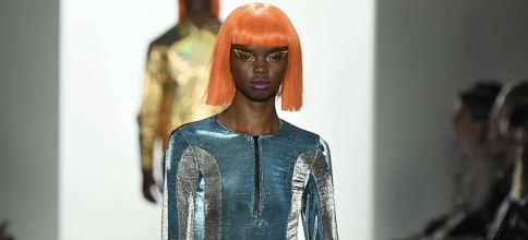 时尚界最敢玩的设计师离开Moschino，任内作品屡屡引人发问：“这就是时尚？”