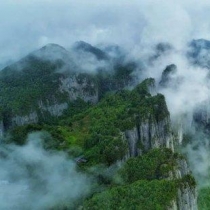 夏天“玻璃海”超惊艳 避暑我打满分