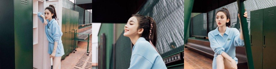 娜扎穿天蓝色运动服打网球 头扎高马尾干练有活力