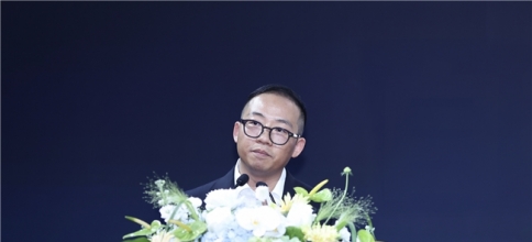 刘诗诗亮相上海，优雅见证伟星水生态发布盛典